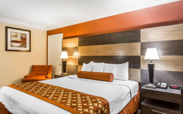 Rodeway Inn & Suites Canyon Lake-Menifee West