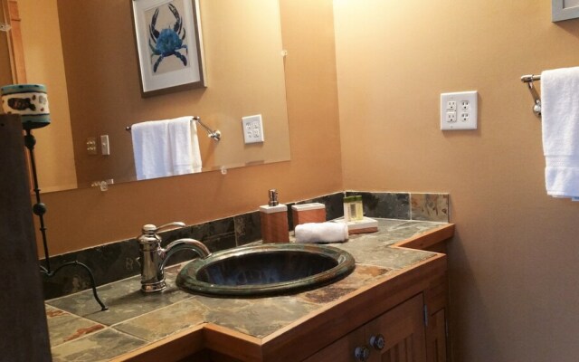 Geneva Garden Bungalow - Two Bedroom Home