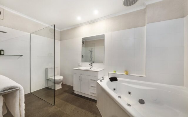 Moonlight Bay Apartments