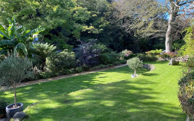 The Vicarage Newlyn 1 Bed River View Parking