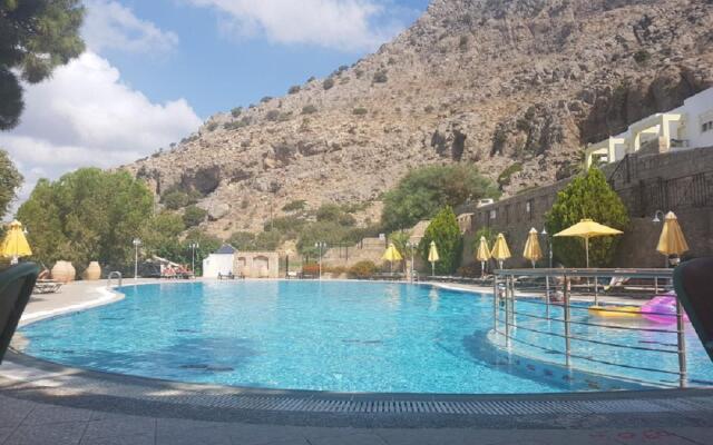 Marianthi Studios & Apartments