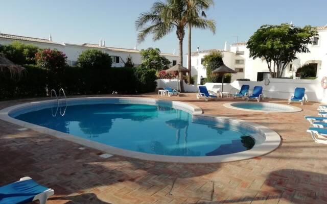 3 Bed Villa, Sleeps 6, Free WiFi, Quiet Location