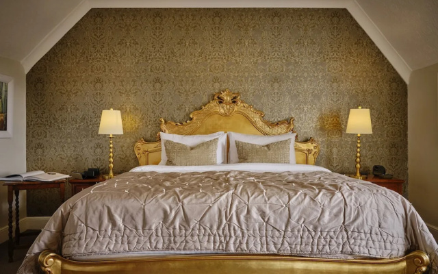 Highcliffe House