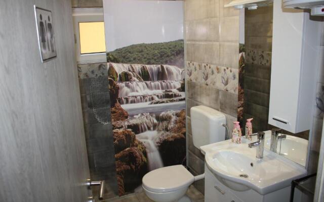 Studio Apartments Adian