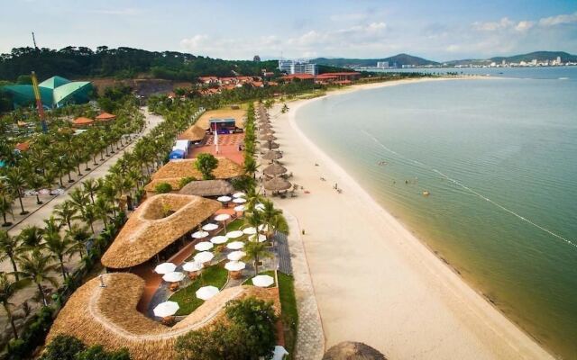 Moon Halo Hotel