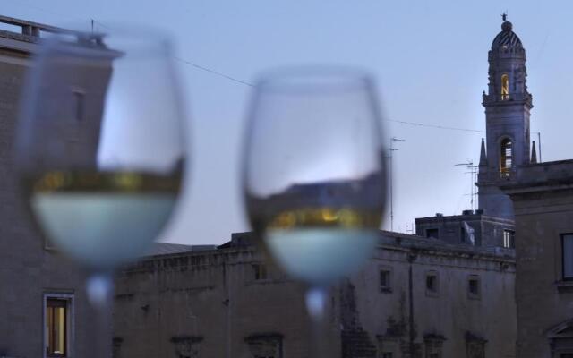 Luxury House Lecce Piazza Sant'Oronzo -Le mie 3 Suites- Suite La finestra sul Vicolo "Windows in a alley"- Suite Il balcone sulla Colonna di Sant'Oronzo "Balcony on Sant'Oronzo Column"- Suite Il balcone sul Sedile di Lecce "Balcony on Sant'Oronzo Square"