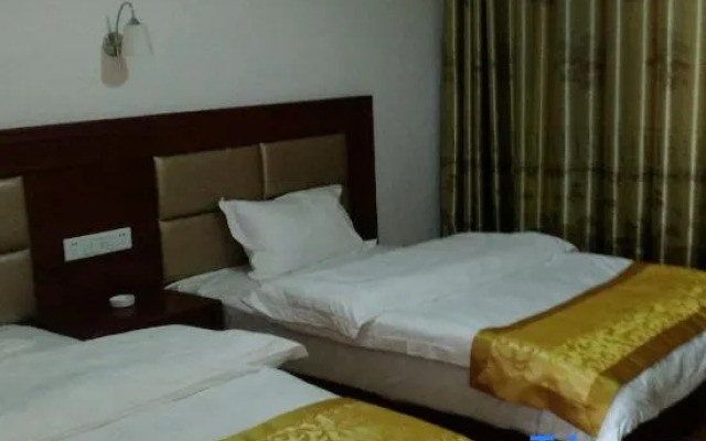 Yulong Hongyuezhuang Inn