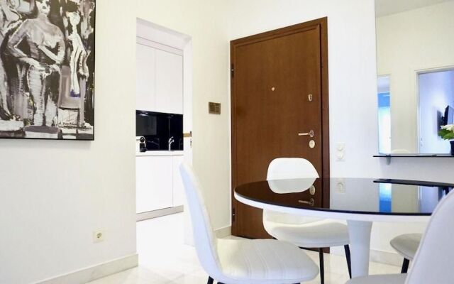 Central & Elegant Apt in Athens