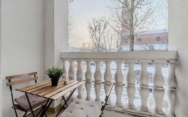 Lumina airy apartment with balcony