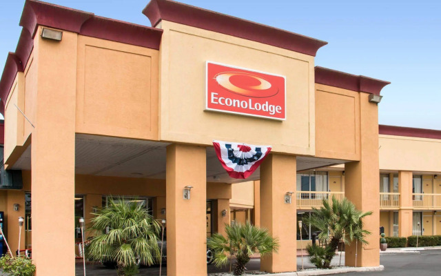 Econo Lodge Savannah Gateway I-95