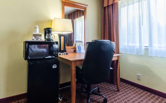 Rodeway Inn & Suites Jacksonville near Camp Lejeune