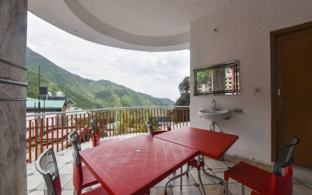 OYO 4751 Hotel Akashdeep