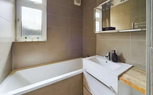 The Earl's Court Hideaway - Warm 3bdr House