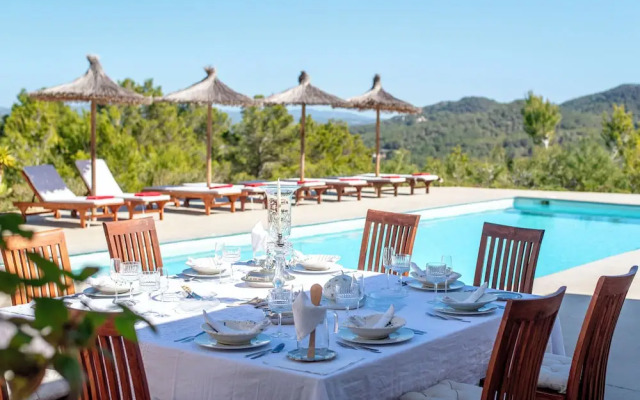 San Josep 6-bed Villa, Sleeps 14, Pool & Sea View
