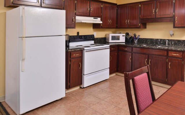 Douglas Inn And Suites