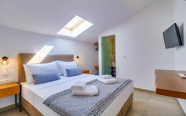 Theros Villas & Suites