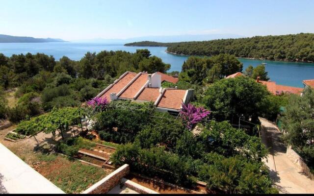 Studio Apartment Nik-50m from beach