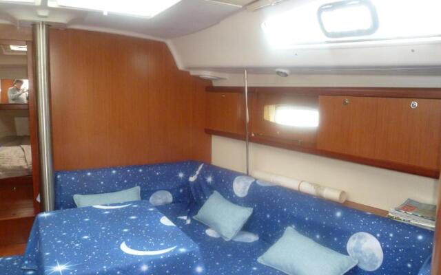 Le Vele Residence Sailing Boat