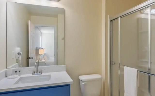 Remodeled Gem - Comfort and Location