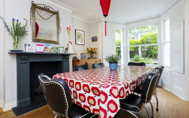 Veeve - Homely Highbury