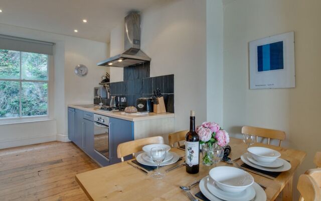 Modern Apartment Near the Estuary of the Mawddach River