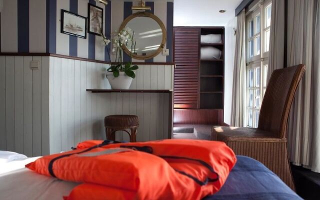 Boat Hotel De Barge