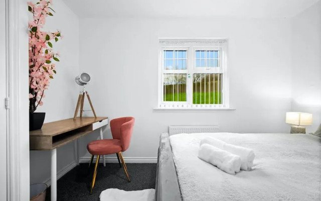 Tipton Escape Haven - 3 Bed House