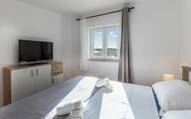 Stunning Apartment in Fazana With 2 Bedrooms and Wifi
