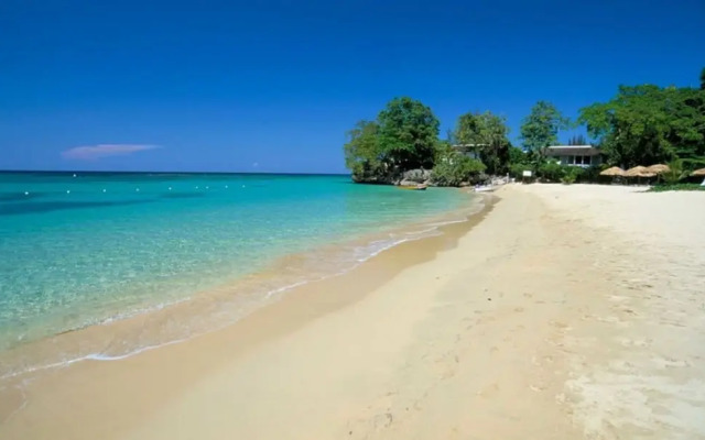 Runaway Bay Gem Villa
