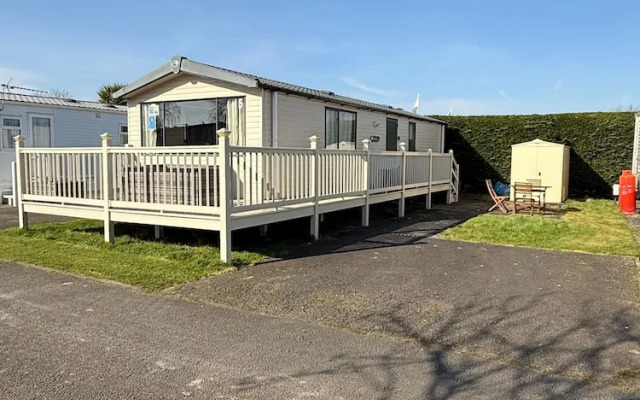 Sunny Chalet Retreat in Skegness