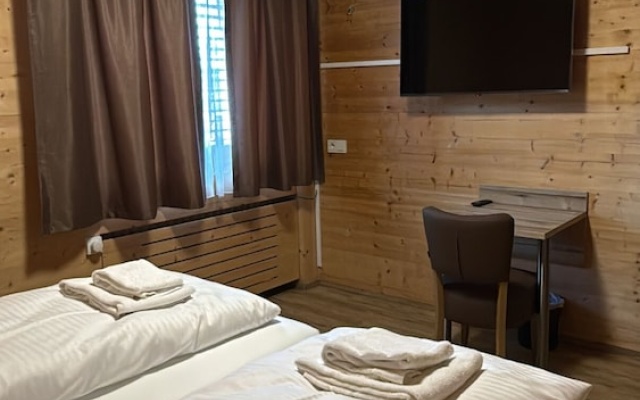 URBAN OAK Smart Stay