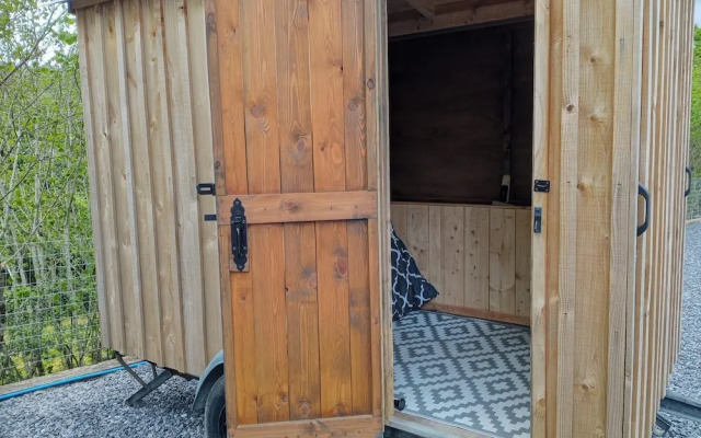 Llandovery - Cabin - Sleeps 2 - Parking - Garden