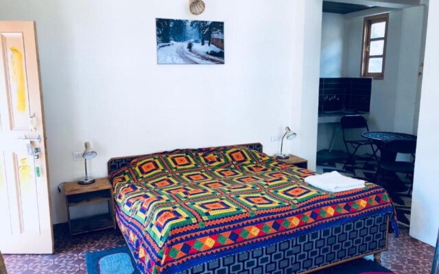 Goroomgo Bros Hostel Manali