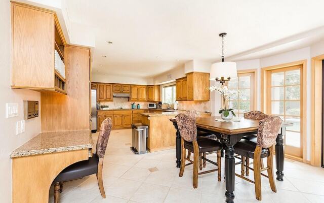 Paradise Retreat 4BR by Casago