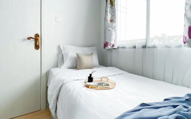 Stunning 2Br Apartment At Daan Mogot City