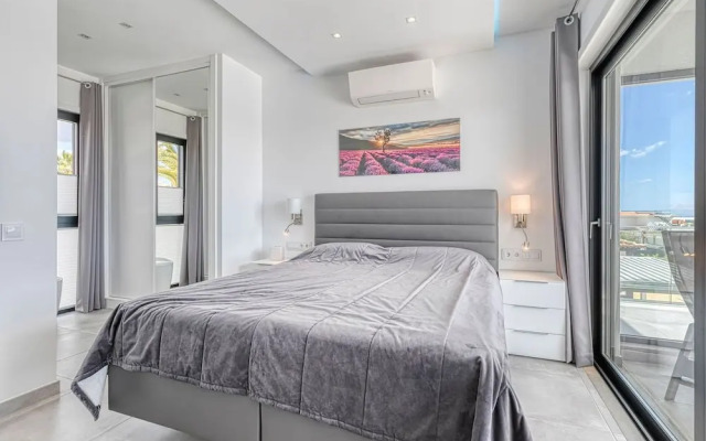 Manatee Modern Luxurious Villa