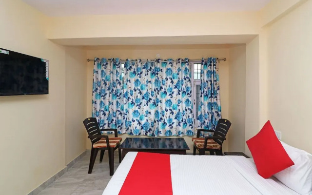 OYO Home 13520 Comfortable 2RK