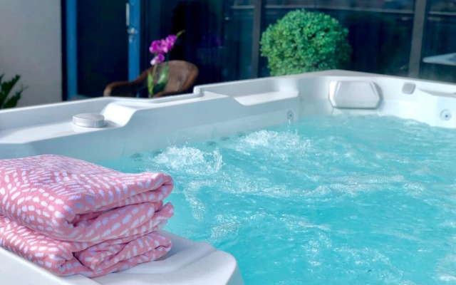 Q Suites Preveza
