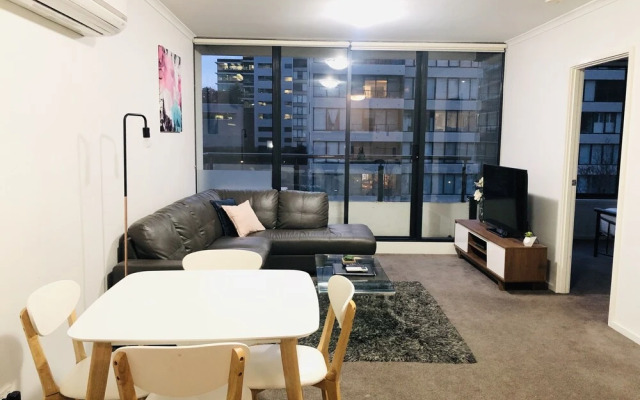 C You 2BR Spacious Apt South Melbourne