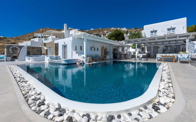 Flaskos Suites