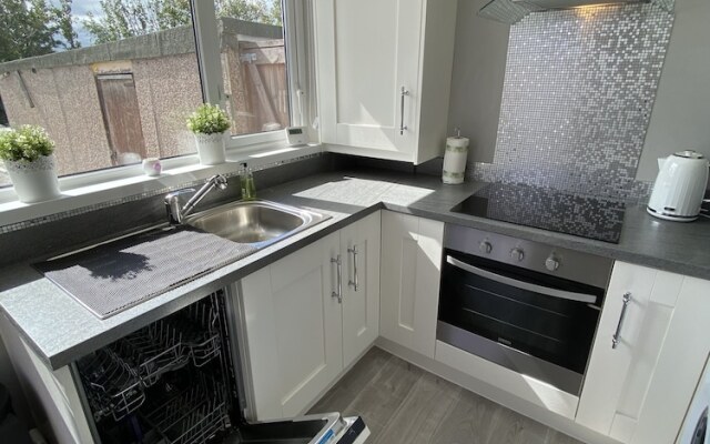 Inviting 2-Bed Bungalow