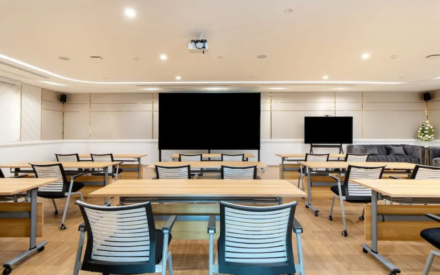 Crystal Srivaree Suvarnabhumi Hotel