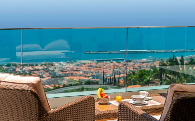 Premium Contemporary Villa, Panoramic View Over Funchal And The Sea | Grandview