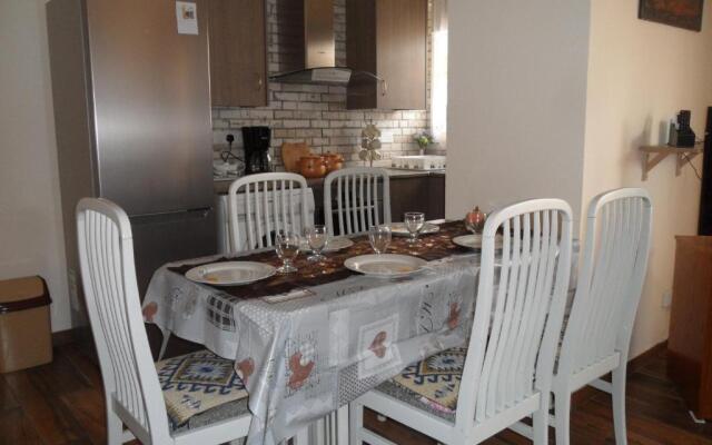 SUNSHINE APTS, TWO BEDROOM , FREE INTERNET, No 3
