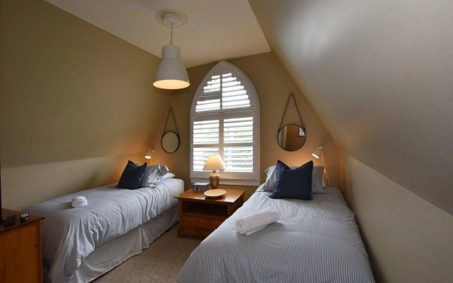 The Lodges at Blue Mountain - Historic Snowbridge Condos