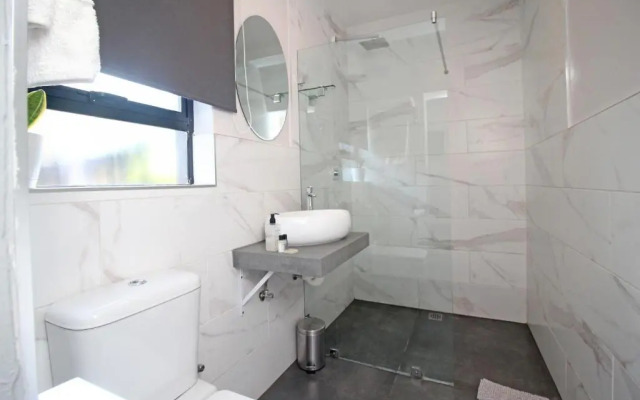 The Chameleon Stay @107