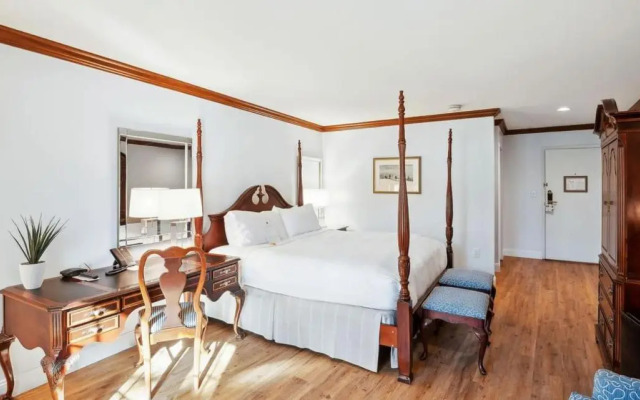 Avon Old Farms Hotel