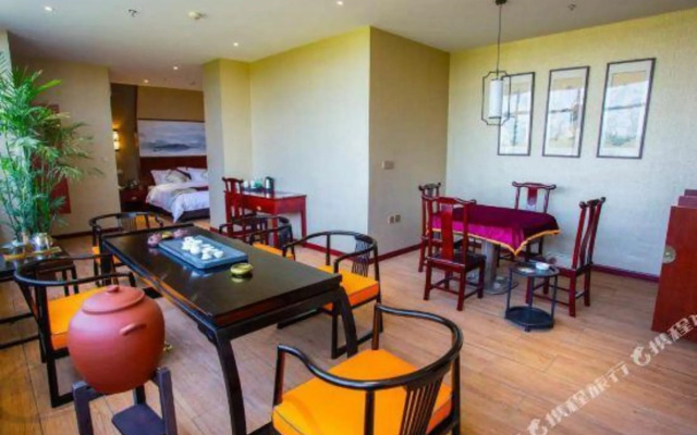 Xiangyang Hangong Xichu Hotel