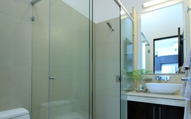 Peaceful Townhouse with plunge pool by Olahola