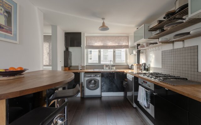 3 Bedroom Shoreditch Maisonette With Balcony